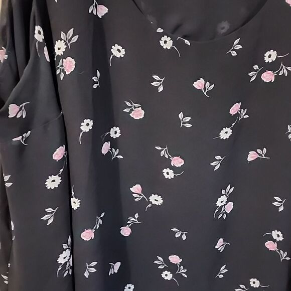 Torrid top size 2 - Picture 3 of 5